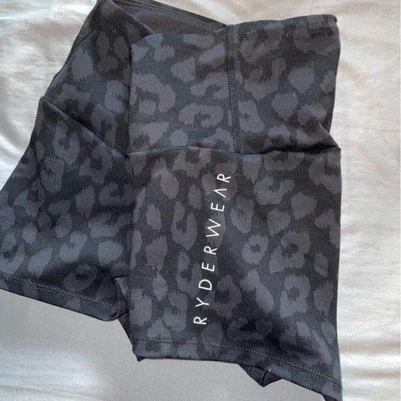 Ryderwear scrunch butt shorts, animal print - Picture 2 of 4